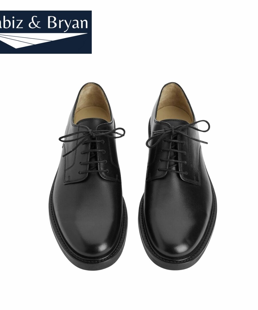 Classic derby shoes with a welted leather outsole, five eyelets and a leather-stacked heel